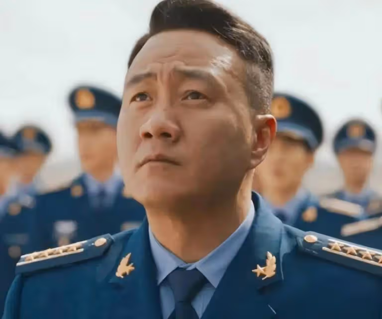 《海天雄鷹》:看懂秦大地和吳驚天那一戰,才明白他為何反對鷂式飛行