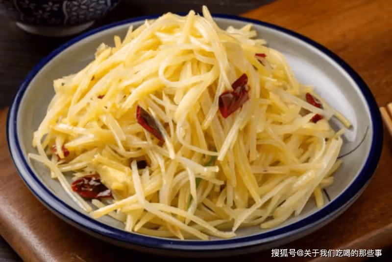 炒土豆絲,牢記「3個竅門」,出鍋後又脆又香,教您正確做法