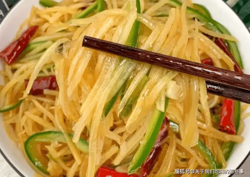 炒土豆絲,牢記「3個竅門」,出鍋後又脆又香,教您正確做法