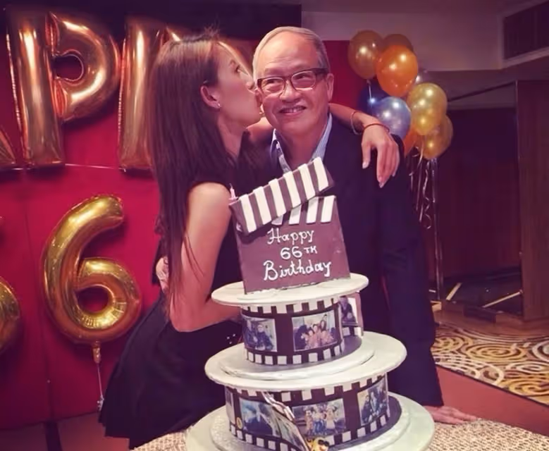 香港女星梁靖琪對鮮肉老公一見鍾情，靠父親上位，再婚後連生倆子