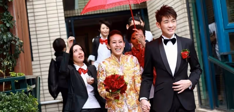 香港女星梁靖琪對鮮肉老公一見鍾情，靠父親上位，再婚後連生倆子