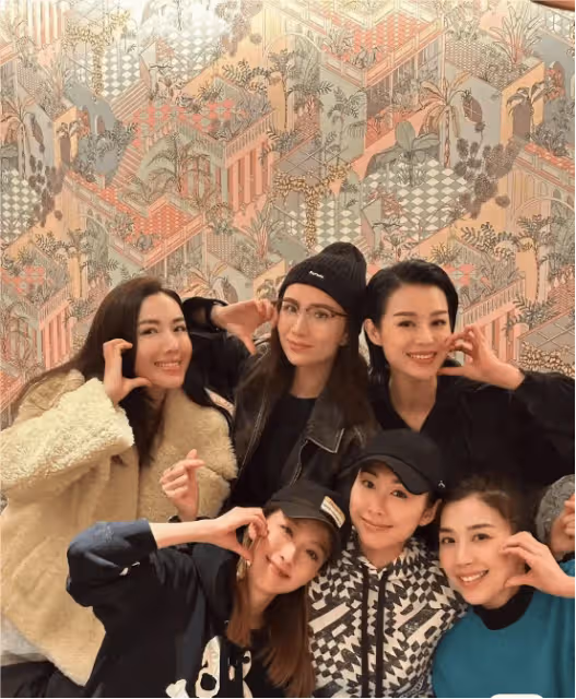 TVB力捧花旦新劇開播,男主角稱其為兒時偶像,主持新綜藝配合《繁花》播出