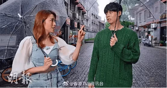 TVB力捧花旦新劇開播,男主角稱其為兒時偶像,主持新綜藝配合《繁花》播出