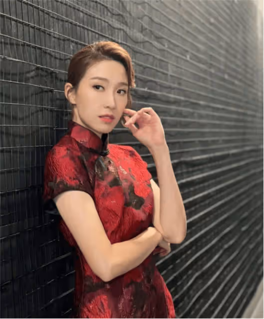 TVB力捧花旦新劇開播,男主角稱其為兒時偶像,主持新綜藝配合《繁花》播出