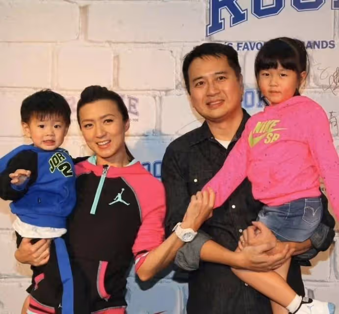 TVB視帝陳山聰突陷女星婚變輿論,被指與女方熊抱,本尊現身回應