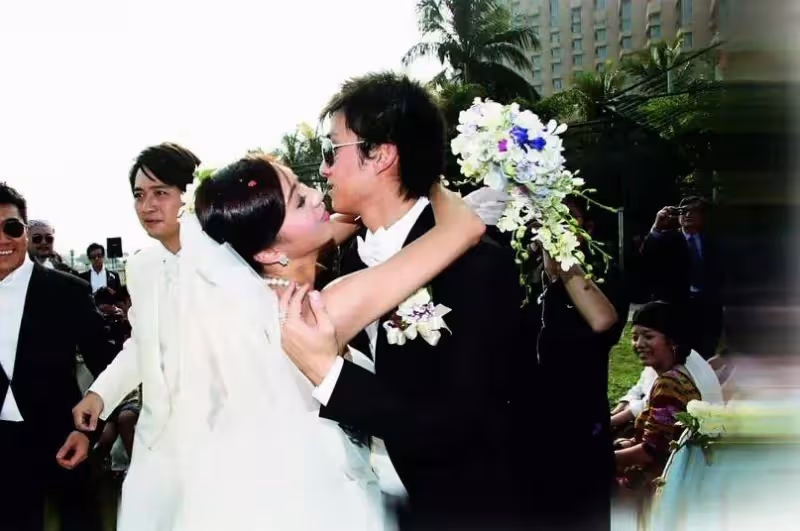 TVB視帝陳山聰突陷女星婚變輿論,被指與女方熊抱,本尊現身回應