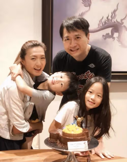 TVB視帝陳山聰突陷女星婚變輿論,被指與女方熊抱,本尊現身回應