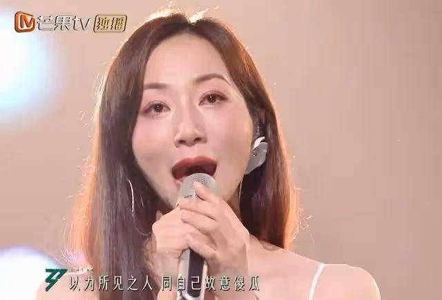韓雪難聽上熱搜火了！她在《浪姐》舞台唱到哭被吐槽油膩