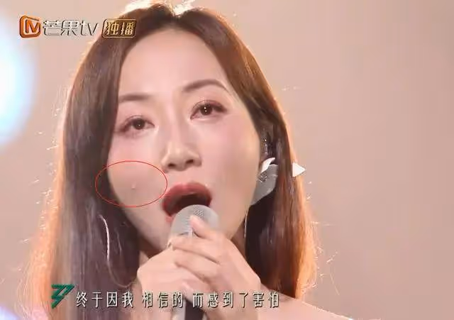 韓雪難聽上熱搜火了！她在《浪姐》舞台唱到哭被吐槽油膩
