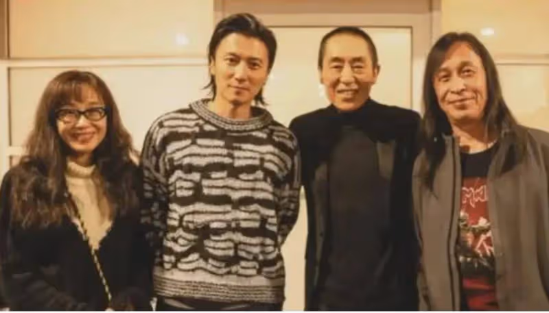 54歲王菲現狀:深v短袖看著像30歲,而謝霆鋒卻越來越像謝賢了