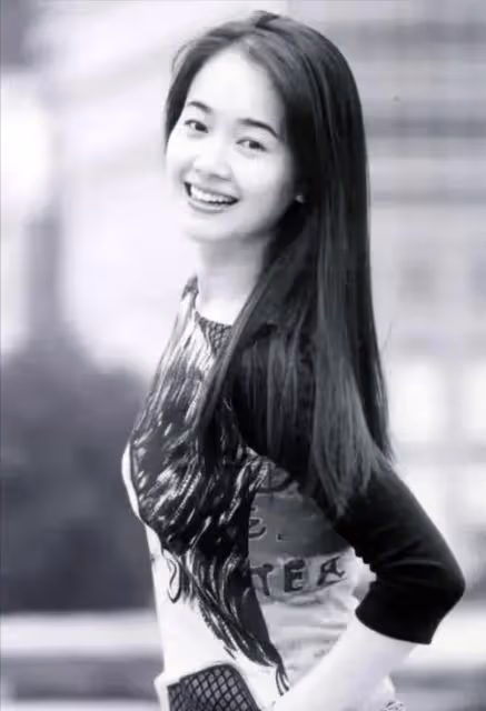 46歲左小青的女兒高調亮相,出席電影首映禮,13歲高子淇長相難看引發熱議