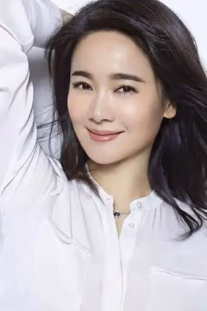 46歲左小青的女兒高調亮相,出席電影首映禮,13歲高子淇長相難看引發熱議