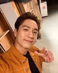TVB男星生日曬半裸福利照，好友留言急召回家，曾因不雅片險斷送前程