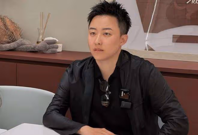 2019年,吉林女富豪50萬買精子,生下五國混血女兒,如今怎樣了?