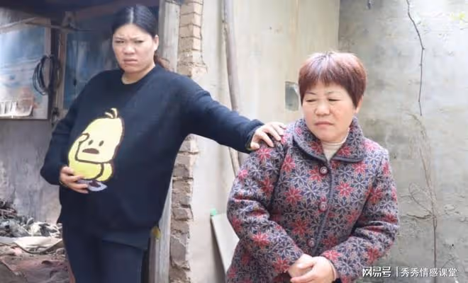 42歲母親在女兒家小住，檢查出懷孕，女兒發現真相後怒斥：不要臉
