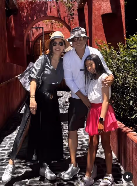 阿雅的女兒都這麼大了?長相黝黑像混血,在西雅圖和王偉忠合影