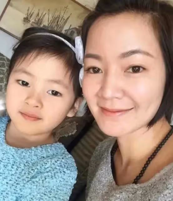 阿雅的女兒都這麼大了?長相黝黑像混血,在西雅圖和王偉忠合影