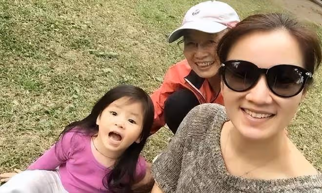 阿雅的女兒都這麼大了?長相黝黑像混血,在西雅圖和王偉忠合影