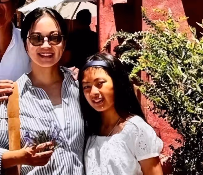 阿雅的女兒都這麼大了?長相黝黑像混血,在西雅圖和王偉忠合影