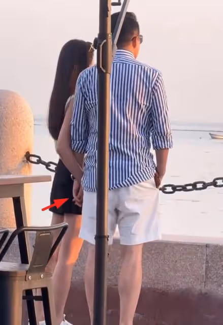 汪小菲Mandy海邊看夕陽,夫妻十指緊扣,還穿著一雙情侶鞋