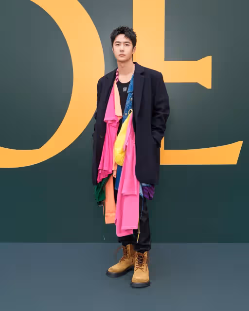 男裝周｜LOEWE男模頭頂長出驚人羽毛　誘李鍾碩體會「克制的激進行為」