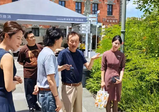 罕見!任正非與李雲迪現身東莞,任正非暴瘦很老,李雲迪風采不再