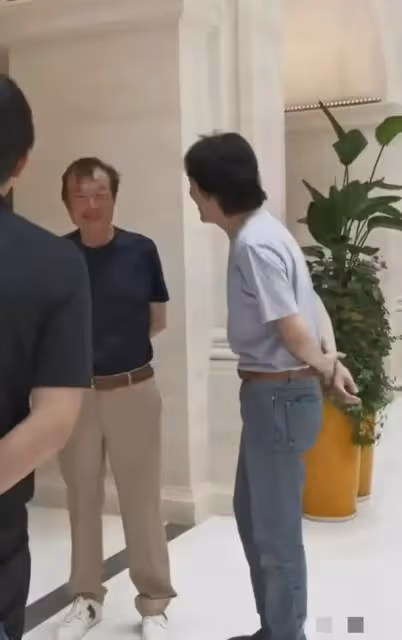 罕見!任正非與李雲迪現身東莞,任正非暴瘦很老,李雲迪風采不再