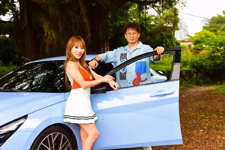 獨家｜10億身家女歌手王宥忻離婚還爽收200萬跑車　富商前夫喊話：失去才知珍惜
