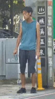 雙重打擊!46歲唐治平街邊搖頭,渾身抖動,欲打小孩,疑患精神病