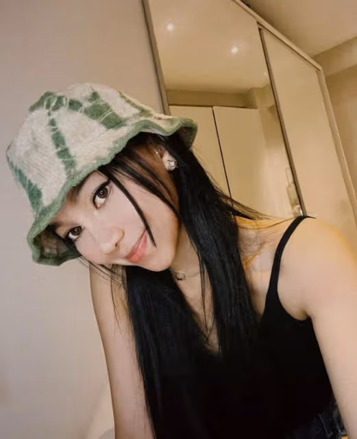 香港知名女歌手港姐面試照曝光!曾自嘲不會化妝!網民稱幸好沒入圍