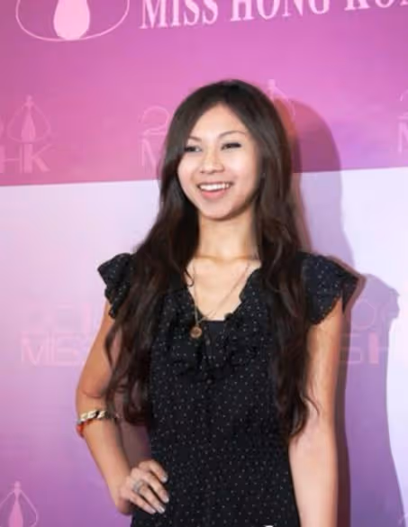 香港知名女歌手港姐面試照曝光!曾自嘲不會化妝!網民稱幸好沒入圍
