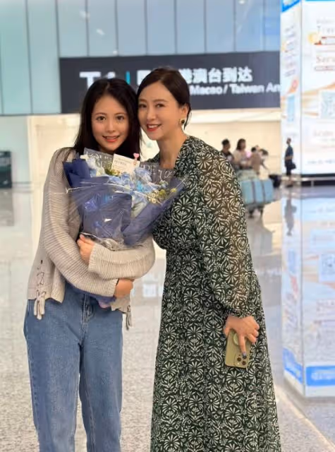 TVB前女星與16歲女兒跳舞!女兒高顏值受關注!網友大讚像兩姐妹