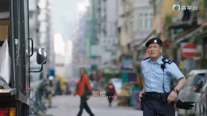 TVB警匪劇昨晚首播!2月離世男星剛出場即被一槍打中!