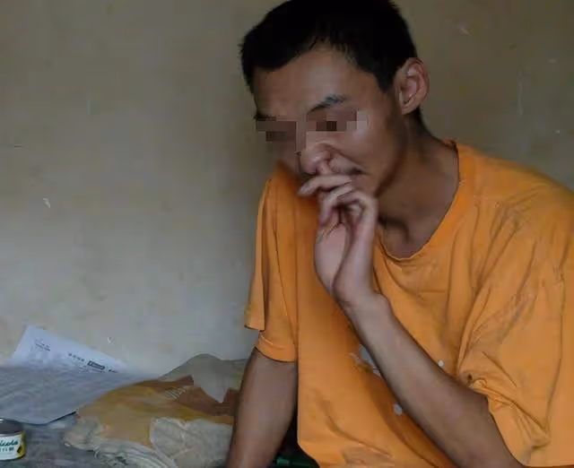 21年,江西女孩在女廁遇色魔,被揩油時:我給你1千,你去嫖娼
