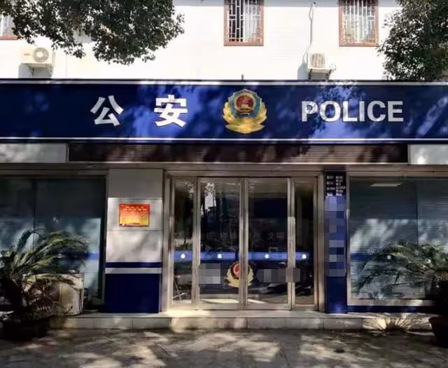21年,江西女孩在女廁遇色魔,被揩油時:我給你1千,你去嫖娼