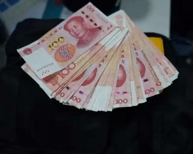 21年，江西女孩在女廁遇色魔，被揩油時：我給你1千，你去嫖娼