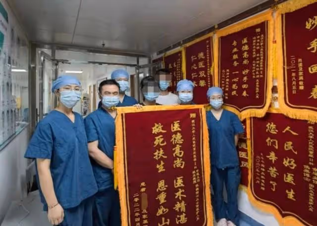 回顧:腦死亡少女捐獻器官,父母簽完協議書,主任:別捐我能救活