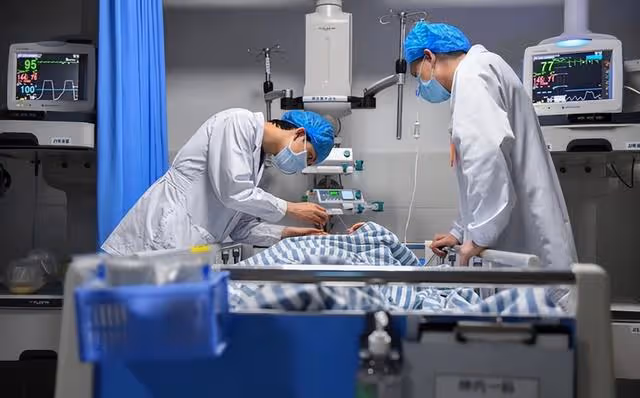 回顧:腦死亡少女捐獻器官,父母簽完協議書,主任:別捐我能救活