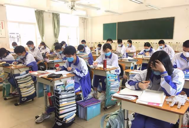 回顧:腦死亡少女捐獻器官,父母簽完協議書,主任:別捐我能救活