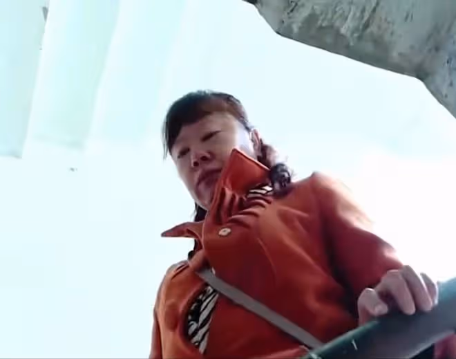 回顧:保姆為拆遷款嫁老頭,丈夫剛死喜笑顏開,翻開房產證後崩潰