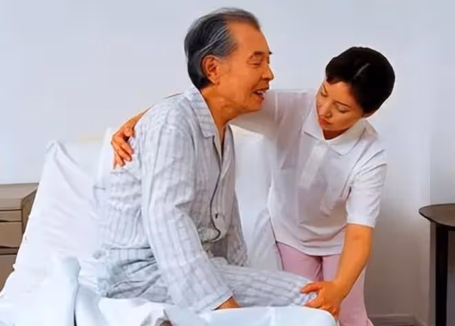 回顧:保姆為拆遷款嫁老頭,丈夫剛死喜笑顏開,翻開房產證後崩潰