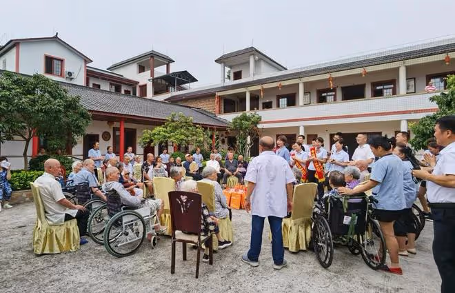 回顧:新型養老方式「酒店養老」,90歲奶奶親自體驗後,不想走了