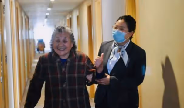 回顧:新型養老方式「酒店養老」,90歲奶奶親自體驗後,不想走了