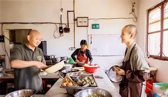 2008年,父母支持985高校的女兒退學當尼姑,14年過去後悔了嗎?