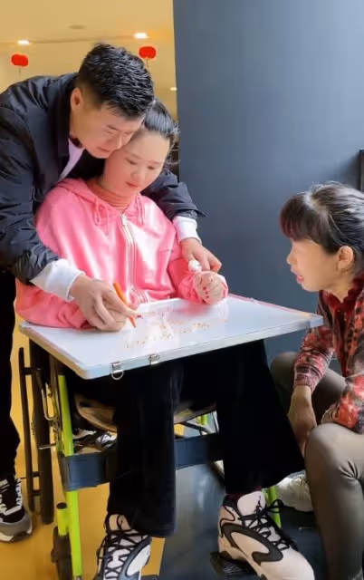 回顧:婆婆照顧兒媳成網紅?兒媳意外成植物人,她2年拍800條視頻