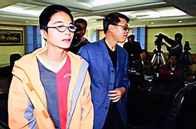 19年前,兩男孩扒在飛機起落架上從昆明飛到重慶,後來怎樣了?