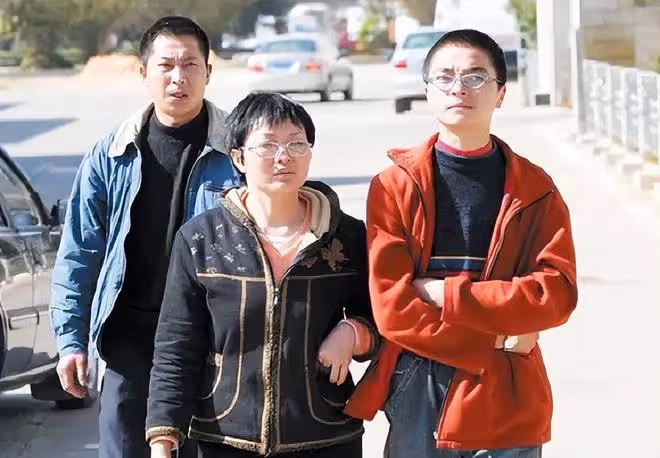 19年前,兩男孩扒在飛機起落架上從昆明飛到重慶,後來怎樣了?