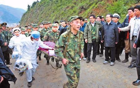 2008年的汶川地震，那位叫總理讓路的救災士兵，後來怎麼樣了？