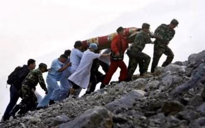 2008年的汶川地震，那位叫總理讓路的救災士兵，後來怎麼樣了？