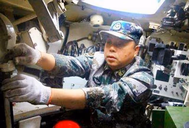 2008年的汶川地震,那位叫總理讓路的救災士兵,後來怎麼樣了?